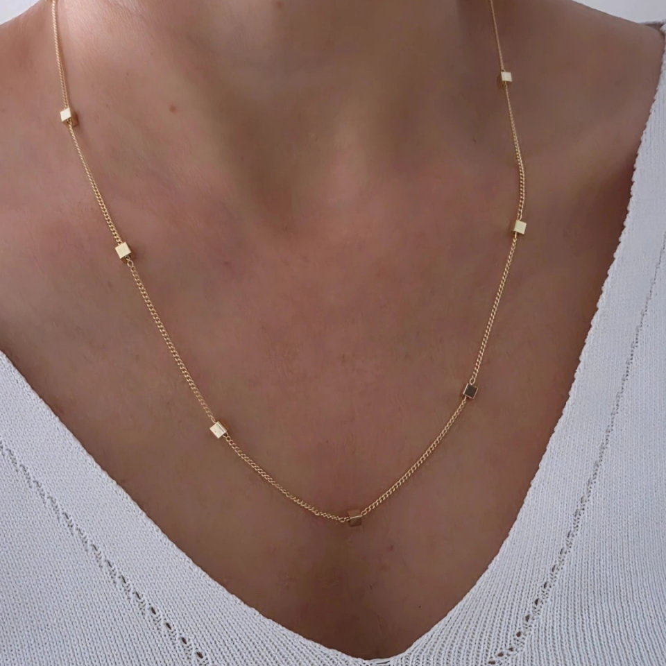 14 Ayar Altın Renkli Küp Detay Kolye