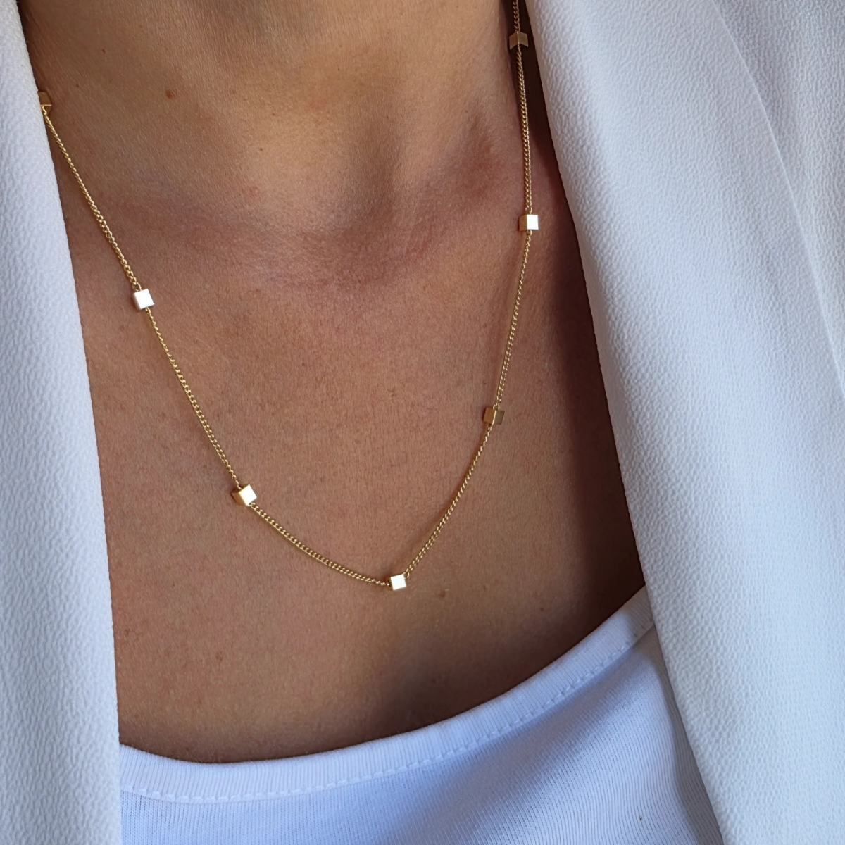 14 Ayar Altın Renkli Küp Detay Kolye