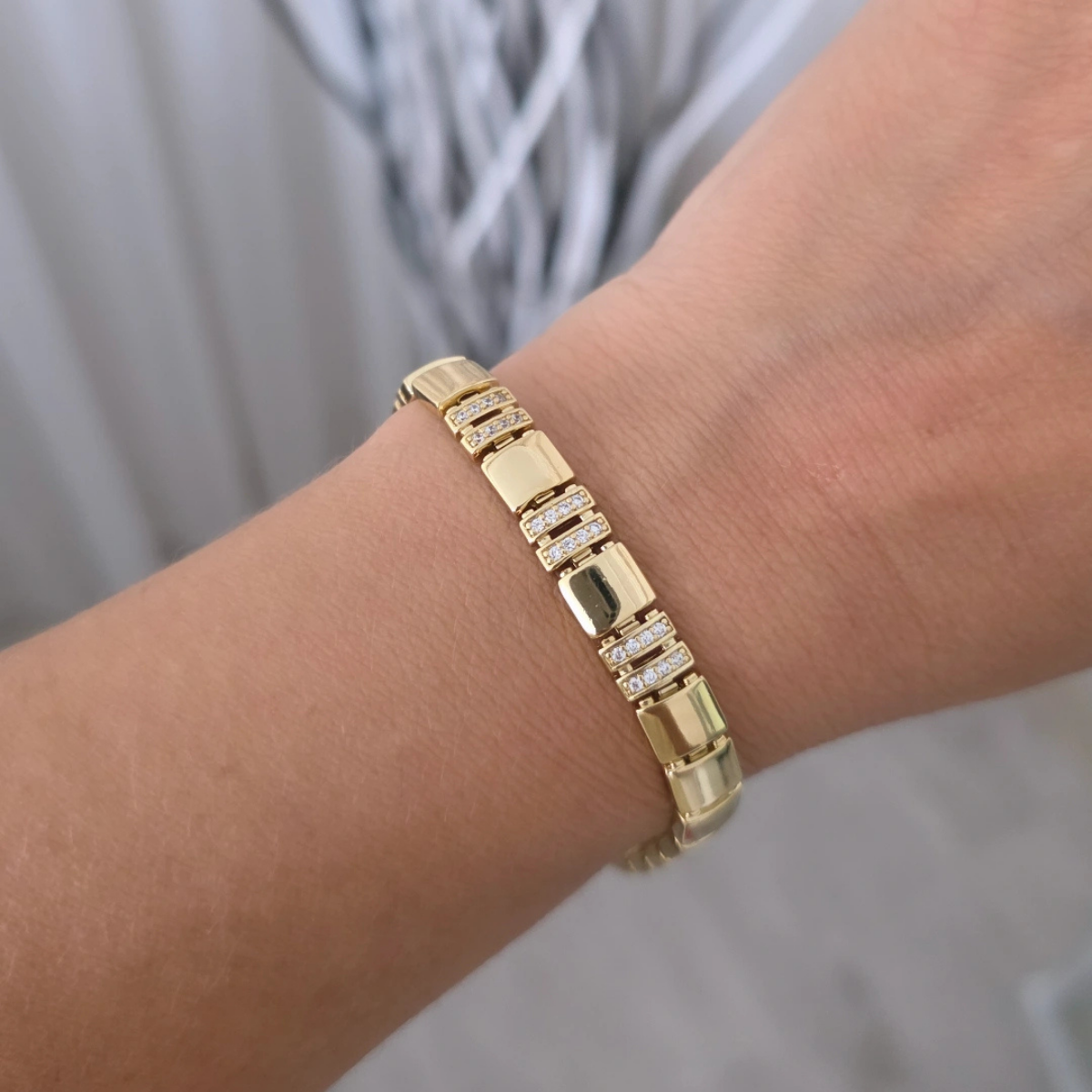 14 Ayar Altın Renkli Zirkon Taşlı Plaka Bileklik