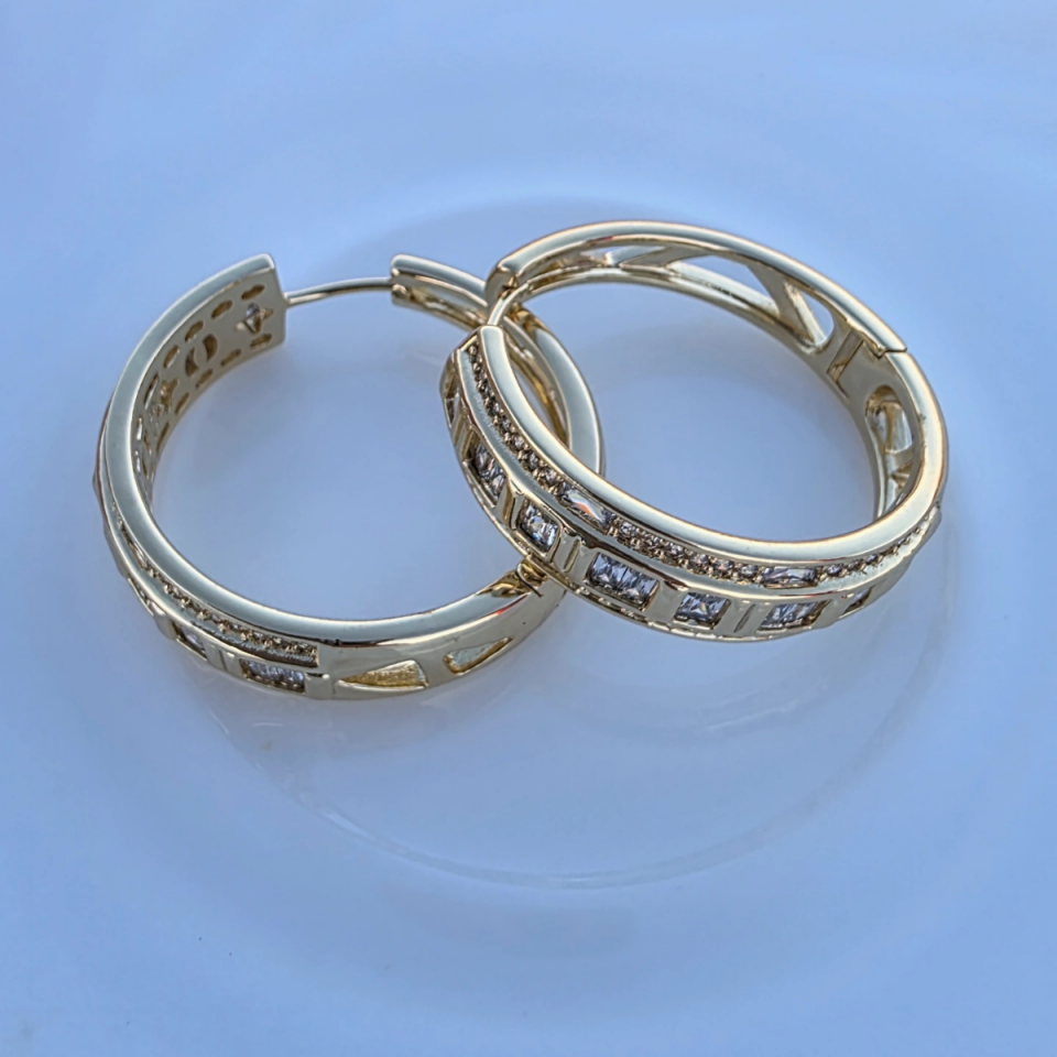 14 Ayar Altın Renkli Baget Taşlı Halka Küpe