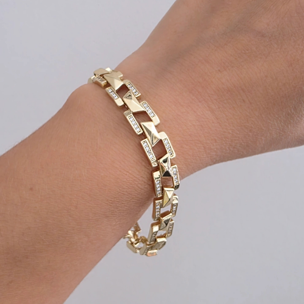 14 Ayar Altın Renkli Zirkon Taşlı Kare Detay Bileklik