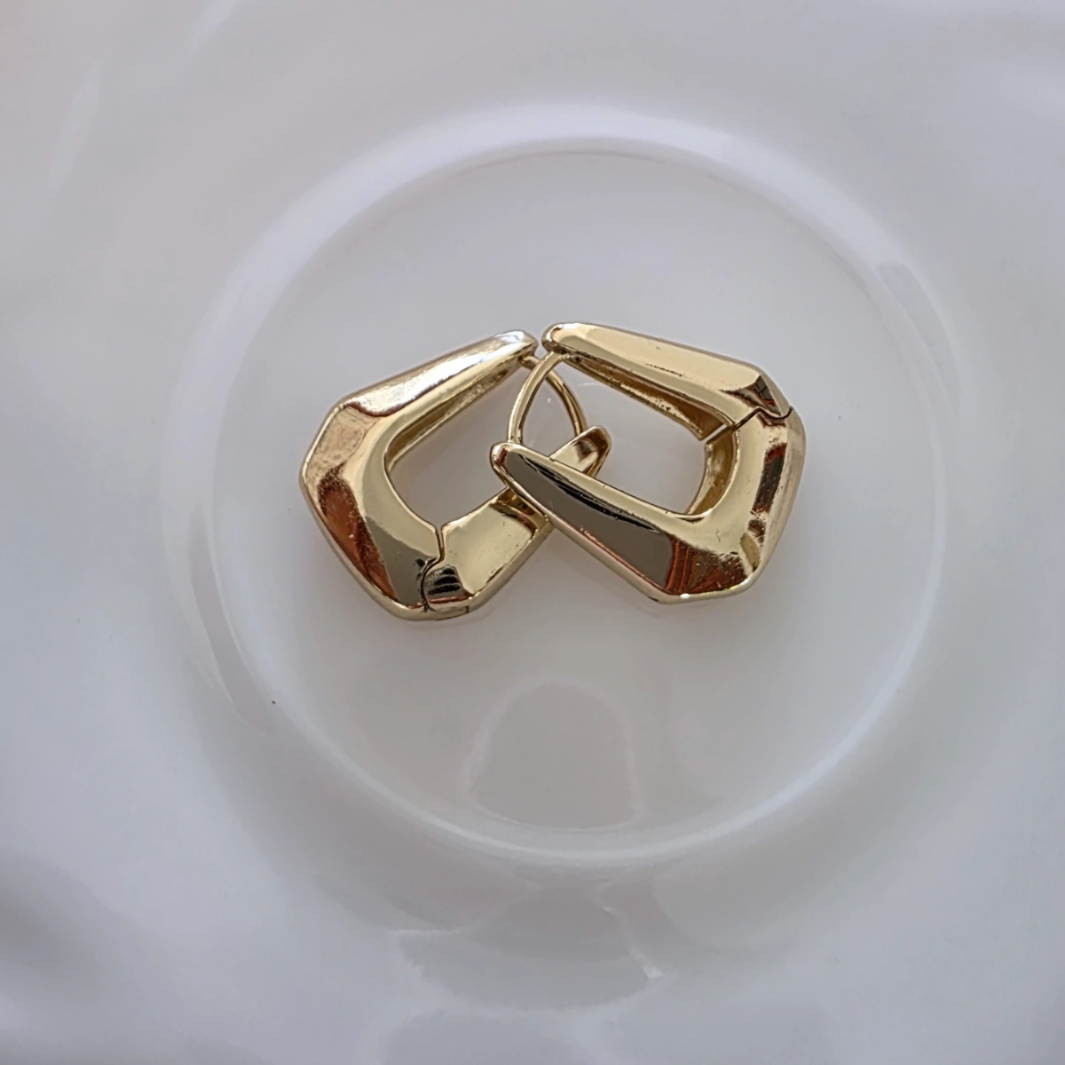 14 Ayar Altın Renkli Bombe Sepet Form Küpe