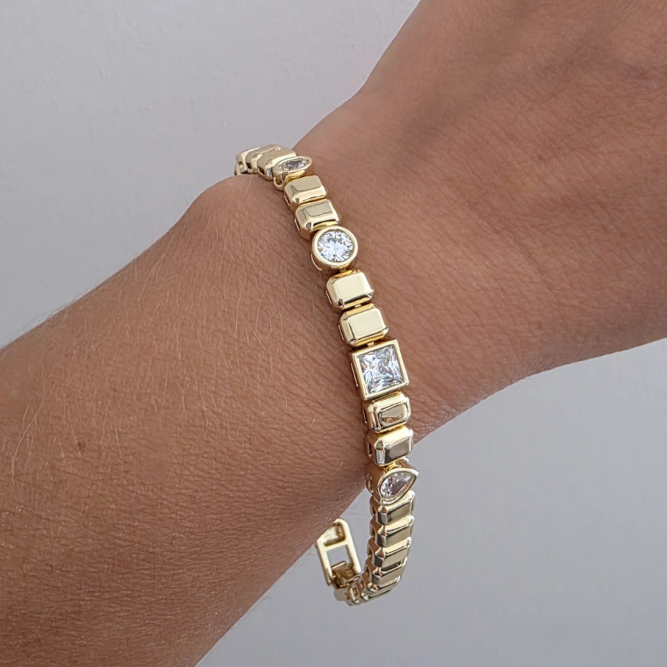 14 Ayar Altın Renkli Baget Taşlı Plaka Bileklik