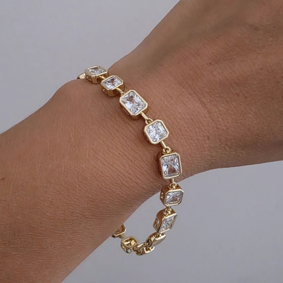 14 K Altın Renkli Baget Taşlı Bileklik