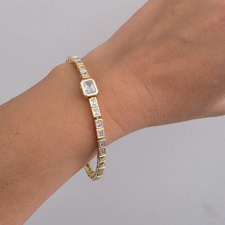 14 Ayar Altın Renkli Baget Taşlı Plaka Bileklik