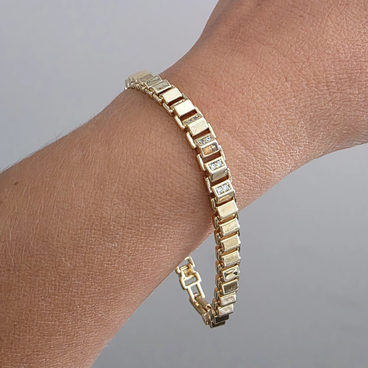 14 Ayar Altın Renkli Zirkon Taşlı Kesme Bileklik