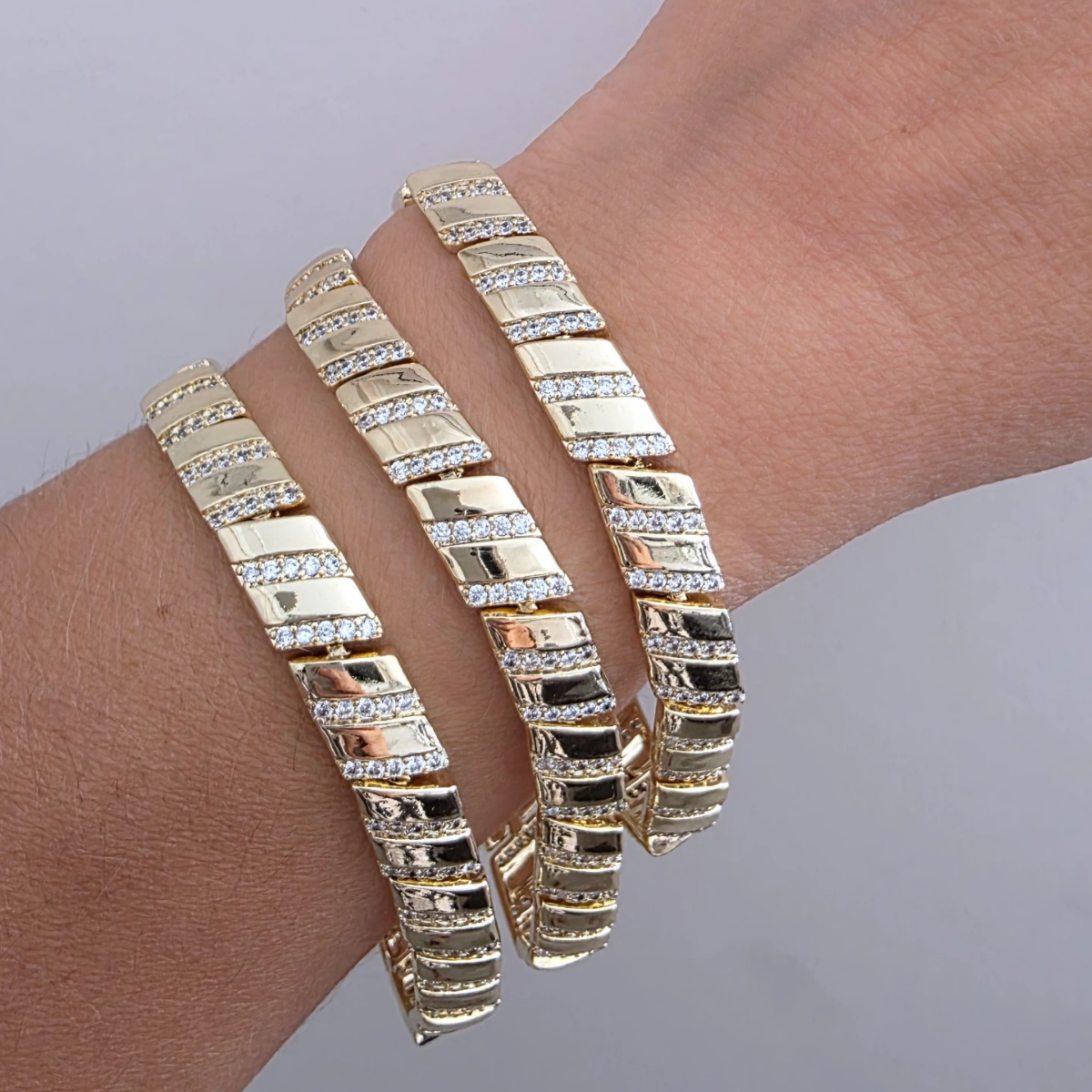 14 Ayar Altın Renkli Zirkon Taşlı Kesme Kuyum Model Bileklik