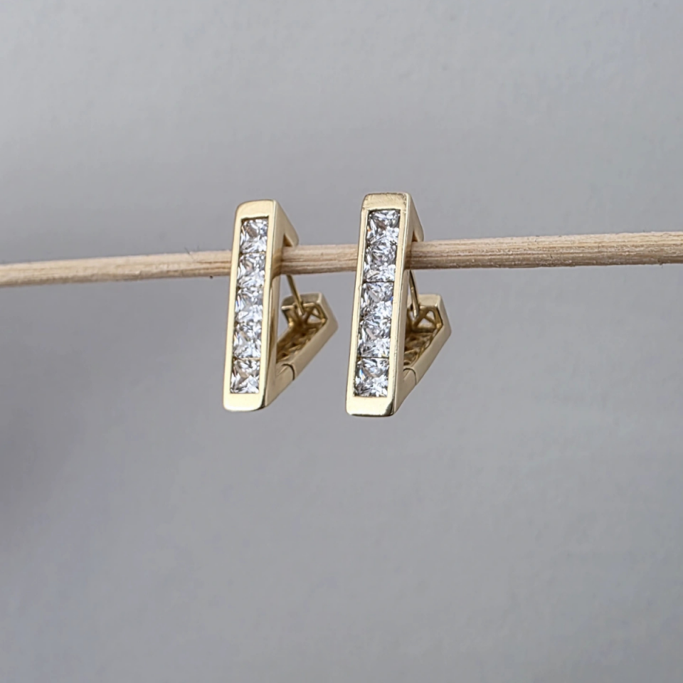 14 Ayar Altın Renkli Üçgen Baget Küpe