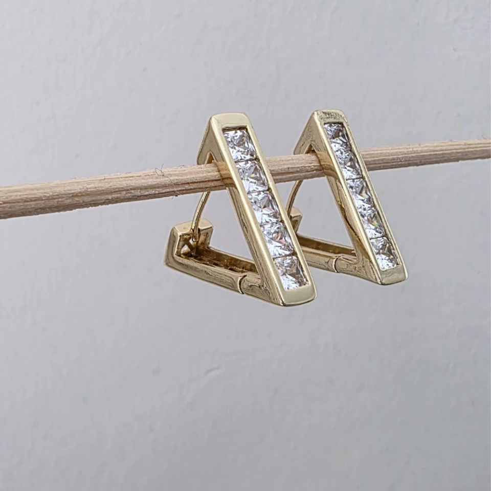 14 Ayar Altın Renkli Üçgen Baget Küpe