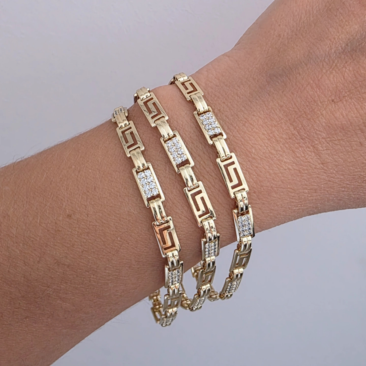 14 Ayar Altın Renkli İnce Zirkon Taşlı Labirent Bileklik