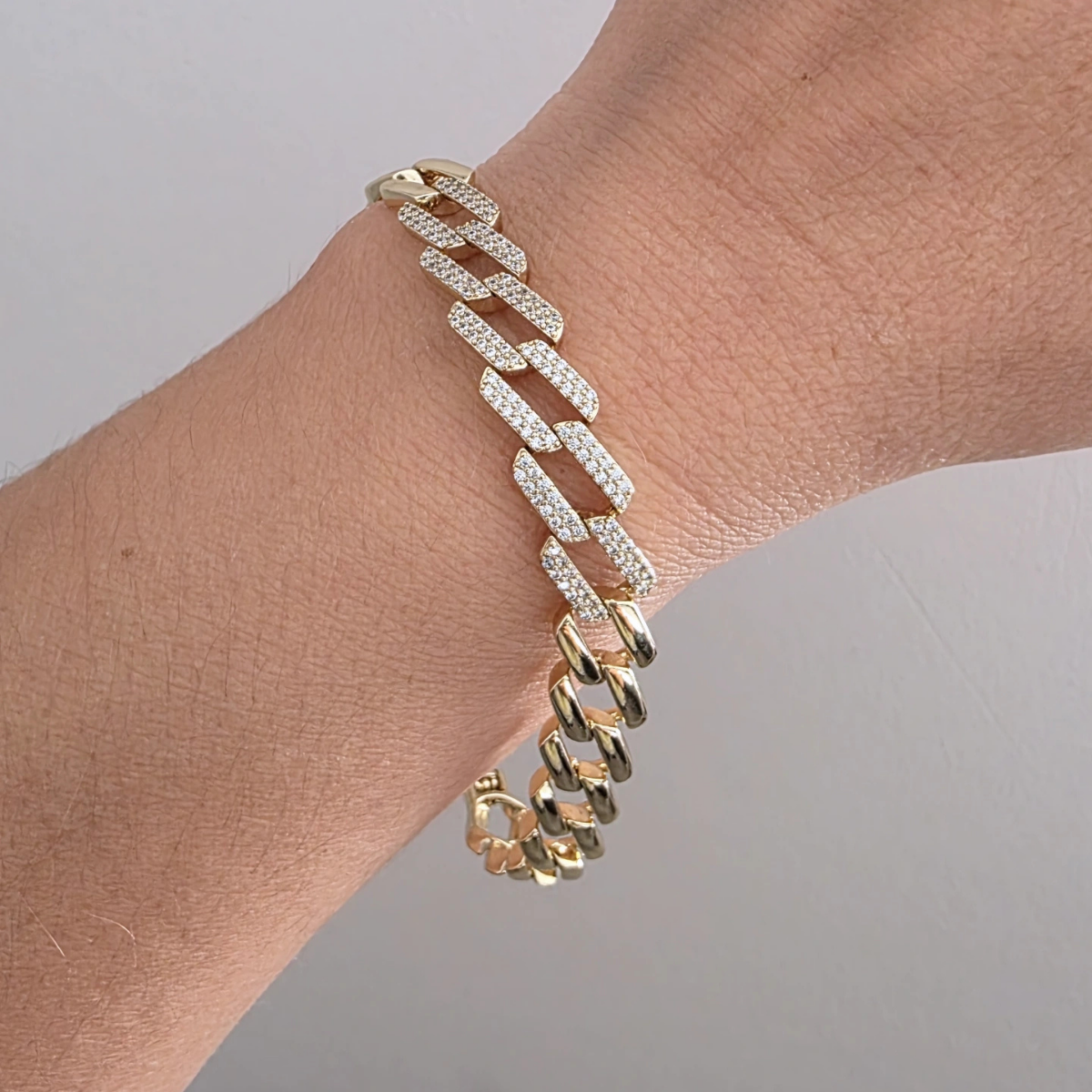 14 Ayar Altın Renkli Zirkon Taşlı Yassı Zincir Bileklik