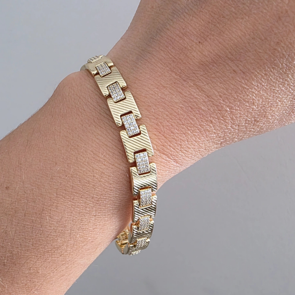 14 Ayar Altın Renkli Kendinden Desenli Zirkon Taşlı Çelik Bileklik