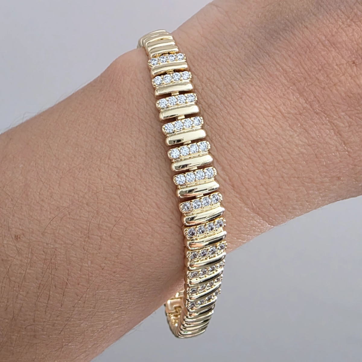 14 Ayar Altın Renkli Zirkon Taşlı Plaka Bileklik