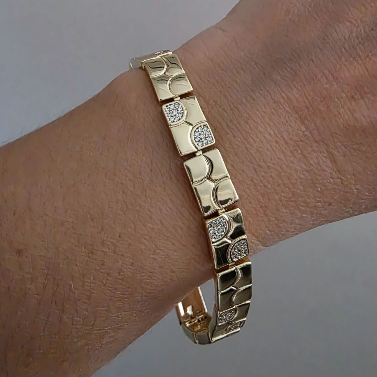 14 Ayar Altın Renkli Zirkon Taşlı Plaka Çelik Bilek