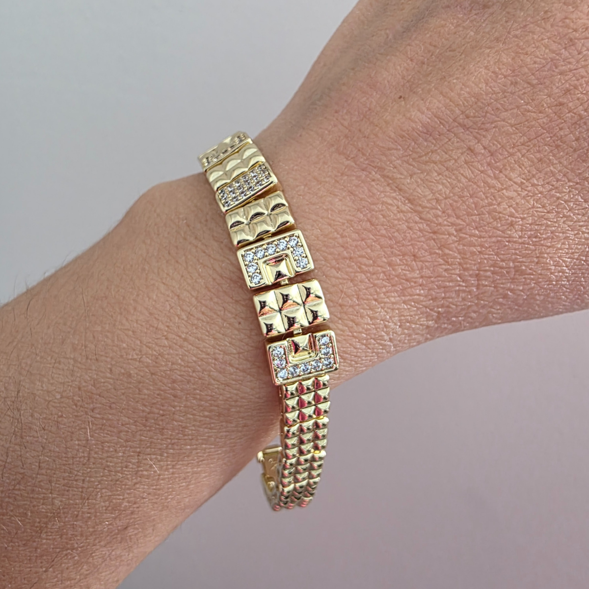 14 Ayar Altın Renkli Zirkon Taşlı Plaka Çelik Bileklik