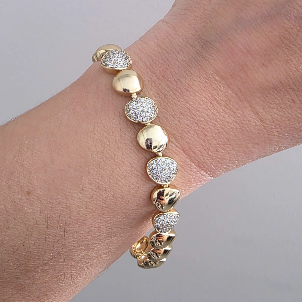 14 AYAR ALTIN RENKLİ ZİRKON TAŞLI TOP BİLEKLİK